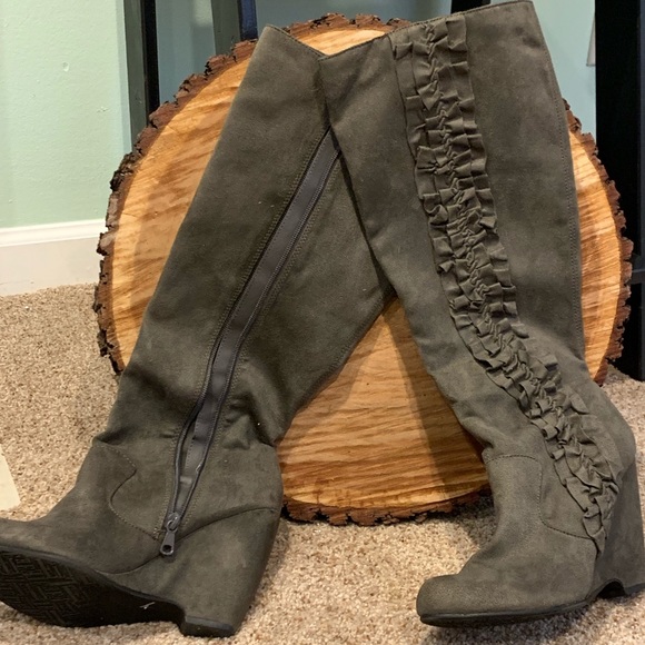 Elle Shoes - Ruffle gray suede heeled wedge dress work boots 9